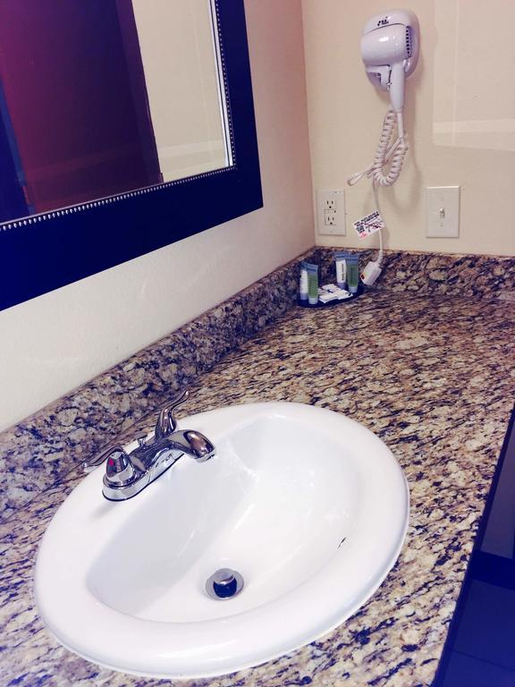 Texan Inn And Suites Tilden Номер фото
