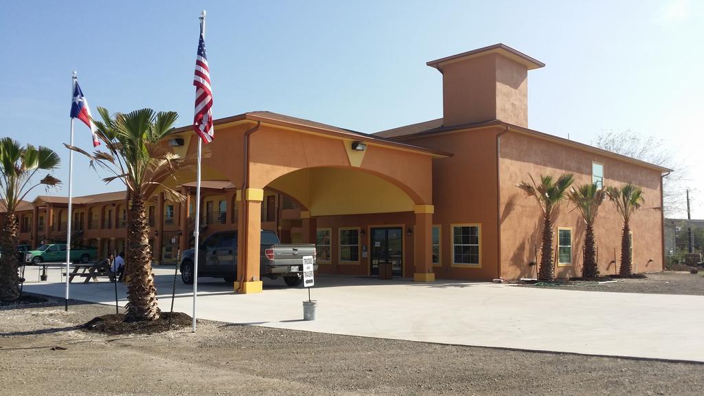 Texan Inn And Suites Tilden Экстерьер фото