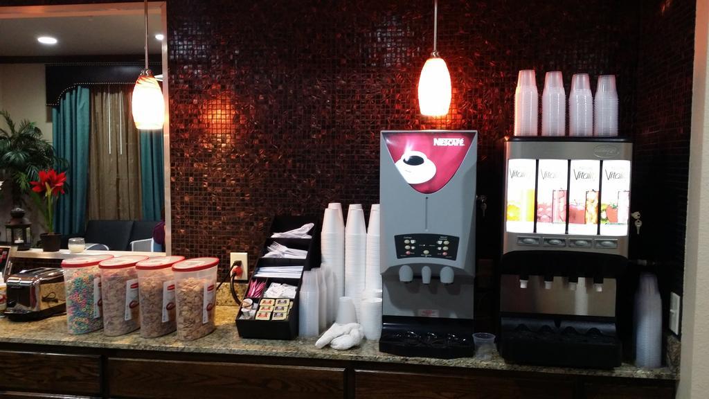 Texan Inn And Suites Tilden Экстерьер фото